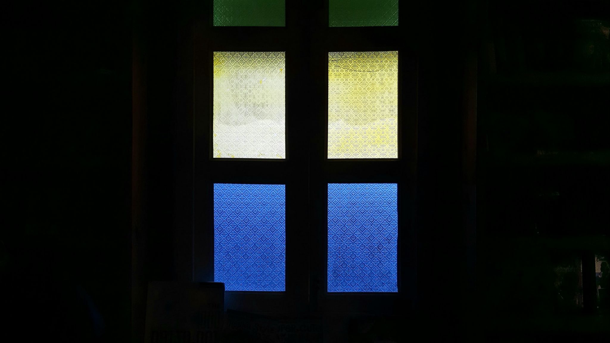 Свет в окне читать. Свет в окне. Свет от окна. Окно 1050. Текстура тени света в окне.