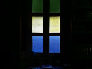 Превью обои окно, свет, темнота