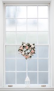 Превью обои окно, венок, сердце, минимализм