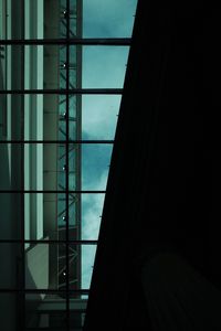 Превью обои окно, здание, архитектура, темный