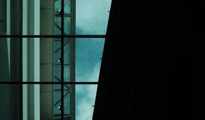 Превью обои окно, здание, архитектура, темный