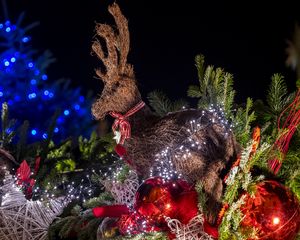 Превью обои олень, новогодние игрушки, шары, рождество, новый год