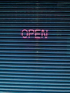 Превью обои open, неон, табличка, жалюзи, надпись