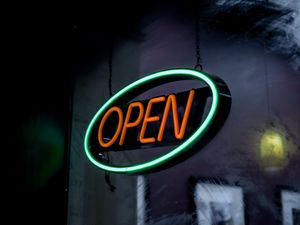 Превью обои open, вывеска, неон, текст, надпись, свечение