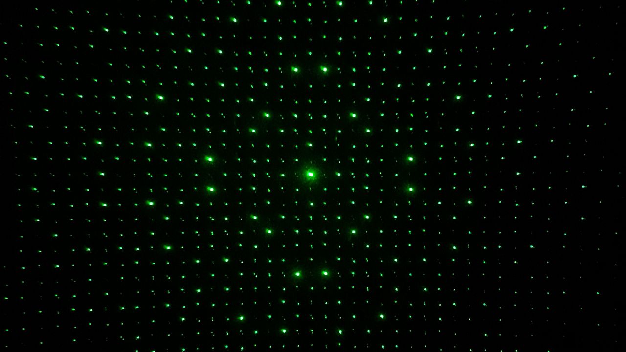 Обои оптическая иллюзия, точки, свечение, зеленый, темный