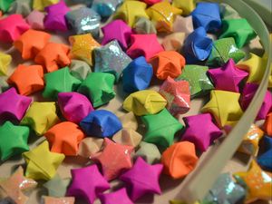 Превью обои оригами, звезды, цветная бумага
