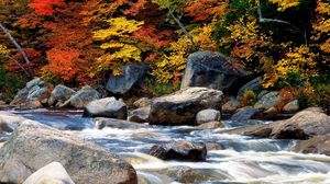Превью обои осень, листья, деревни, камни, вода, поток, течение, журчание