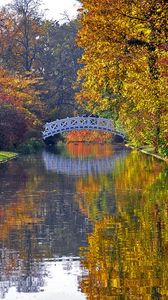 Превью обои осень, мост, река, парк, деревья, отражение