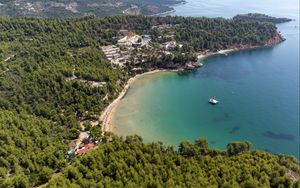 Превью обои остров, деревья, море, лодка, вид сверху