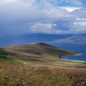 Превью обои остров, океан, побережье, горы, суша, вода