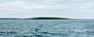 Превью обои остров, озеро, вода, волны, рябь