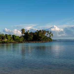 Превью обои остров, пальмы, море, облака, пейзаж, природа