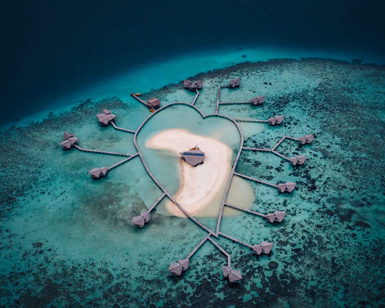 Остров в виде сердца