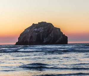 Превью обои остров, скала, море, волны, сумерки, пейзаж