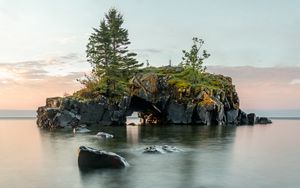 Превью обои остров, скалы, море, деревья, арка