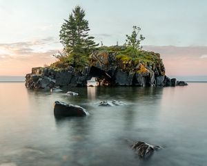 Превью обои остров, скалы, море, деревья, арка