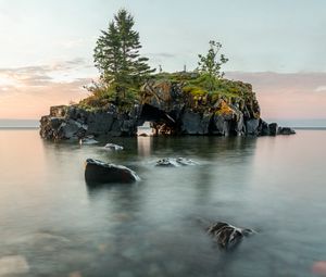 Превью обои остров, скалы, море, деревья, арка