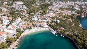 Превью обои остров, здания, пляж, море, вид сверху