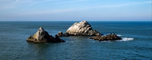 Превью обои острова, скалы, море, камни, вода, горизонт, природа