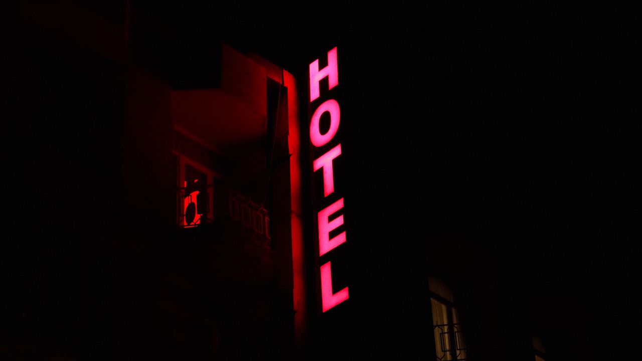 Обои отель, надпись, вывеска, свет