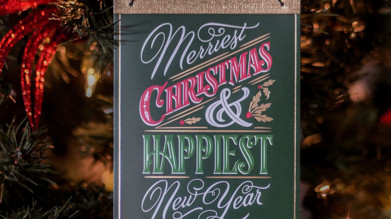 Обои открытка, рождество, новый год, украшение, елка
