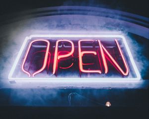 Превью обои открыто, open, неон, вывеска, туман, свет