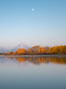 Превью обои озеро, берег, деревья, гора, луна, пейзаж