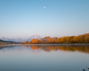 Превью обои озеро, берег, деревья, гора, луна, пейзаж