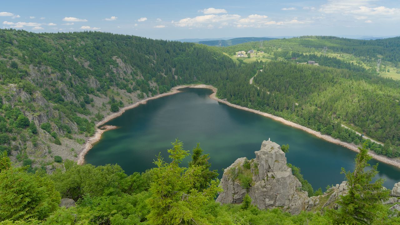 Обои озеро, деревья, горы, облака, пейзаж