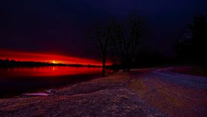 Превью обои озеро, деревья, закат, природа, темный