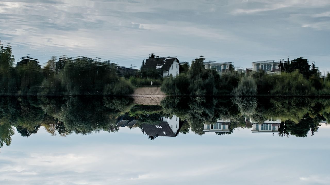 Обои озеро, дом, деревья, отражение, небо
