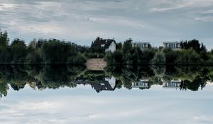 Превью обои озеро, дом, деревья, отражение, небо