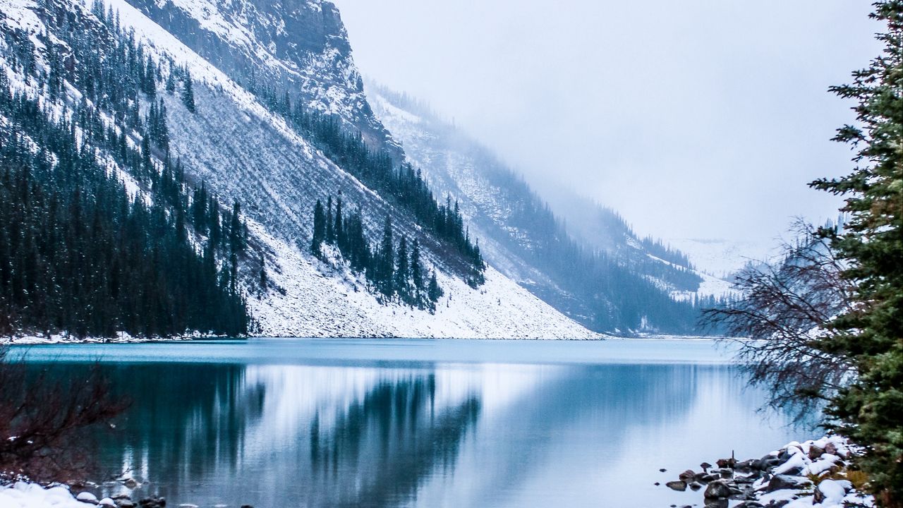 Обои озеро, гора, туман, заснеженный, горный пейзаж, канада