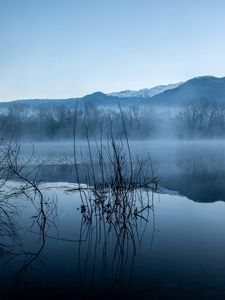 Превью обои озеро, гора, вода, туман, утро, тишина, природа