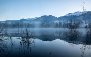 Превью обои озеро, гора, вода, туман, утро, тишина, природа
