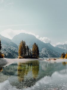 Превью обои озеро, горы, деревья, туман, берег, пейзаж