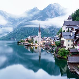 Превью обои озеро, горы, деревня, халльштатт, австрия