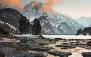 Превью обои озеро, горы, камни, снег, зима, пейзаж