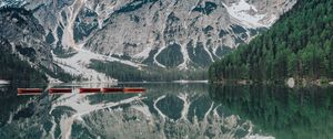 Превью обои озеро, горы, лодки, берег, вода, отражение