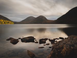 Превью обои озеро, горы, скалы, камни, вода, пейзаж