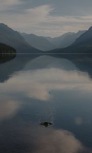 Превью обои озеро, горы, туман, вода, всплеск