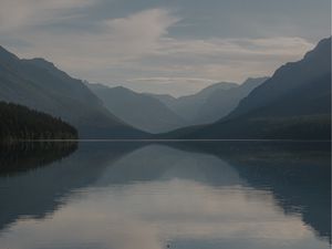 Превью обои озеро, горы, туман, вода, всплеск