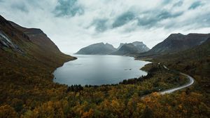 Превью обои озеро, горы, вид сверху, берг, норвегия