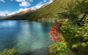 Превью обои озеро, горы, водная поверхность, прозрачная вода