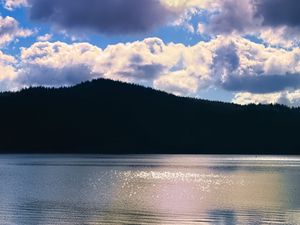 Превью обои озеро, холмы, пейзаж, природа, блики