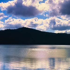 Превью обои озеро, холмы, пейзаж, природа, блики