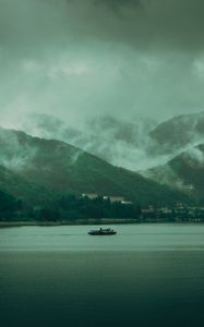 Превью обои озеро, холмы, туман, облака, мрак, пейзаж