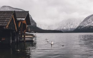 Превью обои озеро, лебеди, горы, дом, лодка