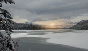 Превью обои озеро, лед, снег, деревья, зима