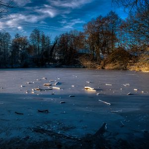 Превью обои озеро, лед, зима, лес, деревья, природа